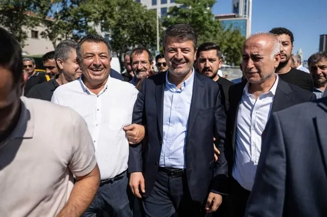 fondas-halk-tv-chpli-abdurrahman-tutdereden-umdugu-cevabi-alamadi-devletten-destek-aliyoruz-1754559432596.jpeg Fondaş HALK TV, CHP’li Abdurrahman Tutdere’den umduğu cevabı alamadı: Devletten destek alıyoruz