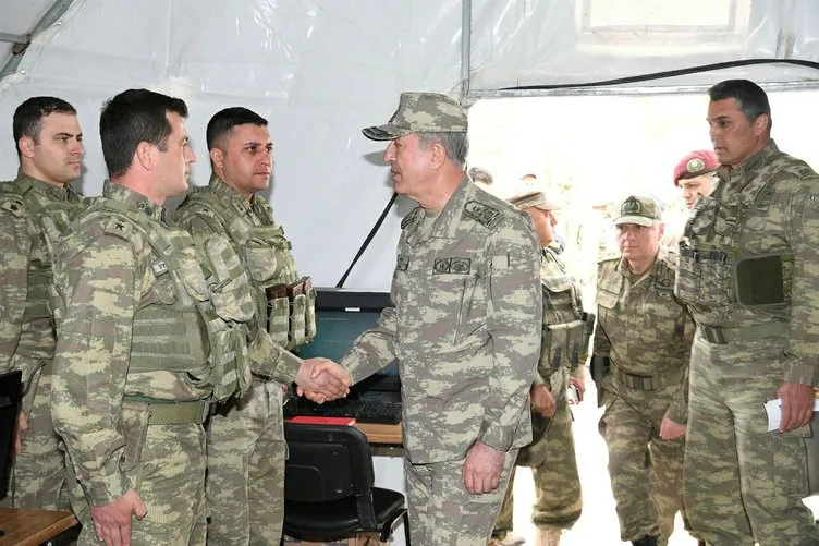 Genelkurmay Başkanı Hulusi Akar Irak sınırında birlikleri denetledi