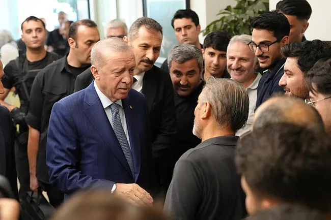 baskan-erdogandan-ak-parti-istanbul-il-baskanligina-ziyaret-1784299218050.jpeg