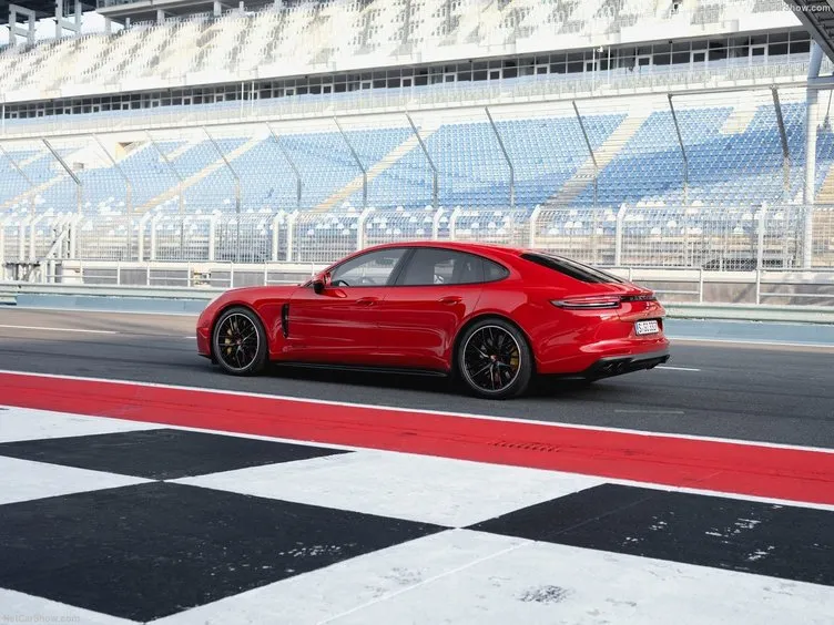 2019 Porsche Panamera GTS ortaya çıktı!