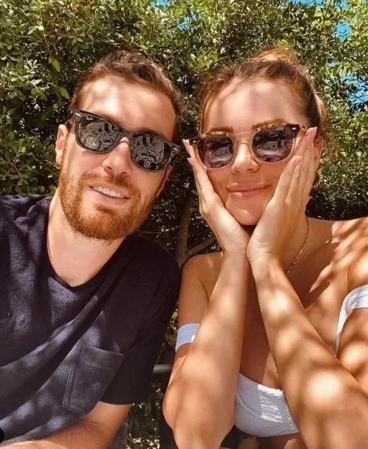 Oğulcan Engin ile oyuncu aşkı Ezgi Eyüboğlu�nun sahilde piknik keyfi