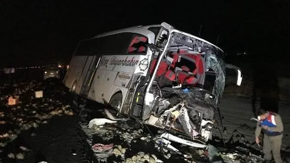 Konya’da yolcu otobüsü ile tır çarpıştı