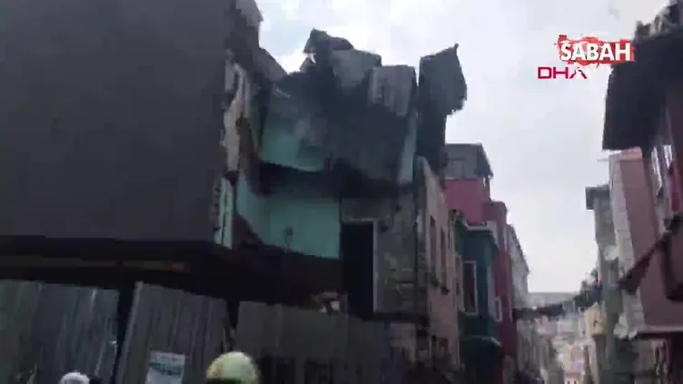 İstanbul Balat'ta 4 katlı bina çöktü!