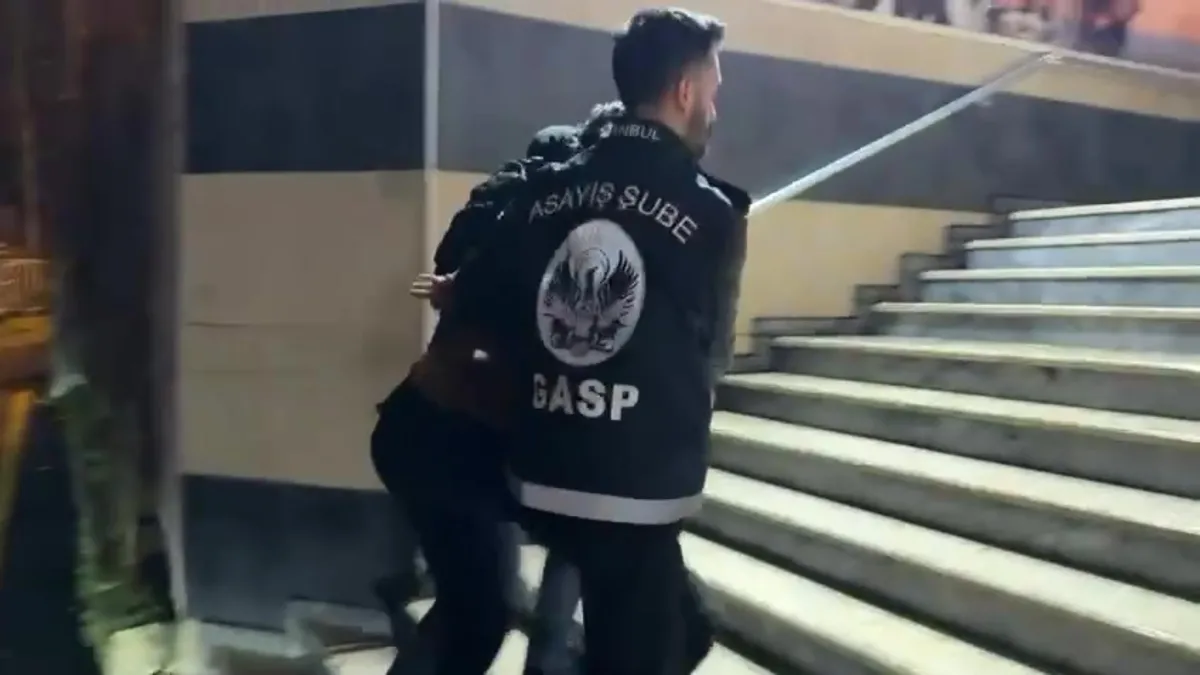 Ahmet Minguzzi’nin annesi Yasemin Minguzzi’yi tehdit etmişti: O şüpheli tutuklandı | Video videosunu izle Ahmet Minguzzi’nin annesi Yasemin Minguzzi’yi tehdit etmişti: O şüpheli tutuklandı | Video videosunu izle