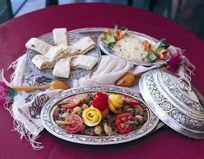 Soğan Kebabı Ve Garnitürlü Pilav