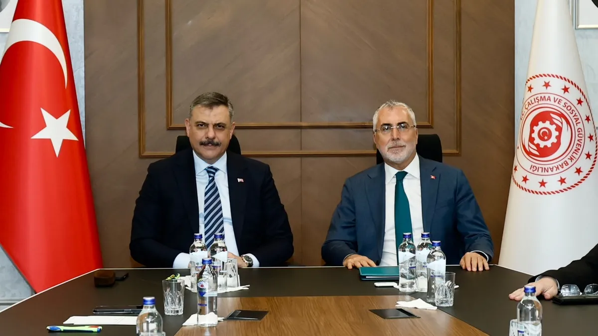 Bakanlar Işıkhan ve Çiftçi’den ‘valilik’ görüşmesi: 81 ilde 30 bin kontenjan müjdesi! Bakanlar Işıkhan ve Çiftçi’den ‘valilik’ görüşmesi: 81 ilde 30 bin kontenjan müjdesi!