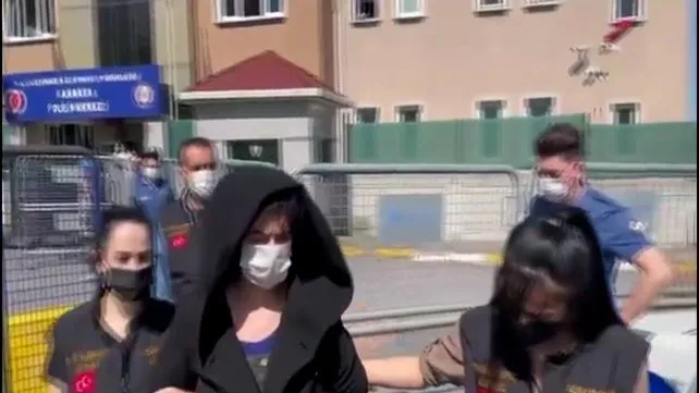 İstanbul Küçükçekmece'de annesini satırla öldürüp parçalara ayıran kadın tutuklandı