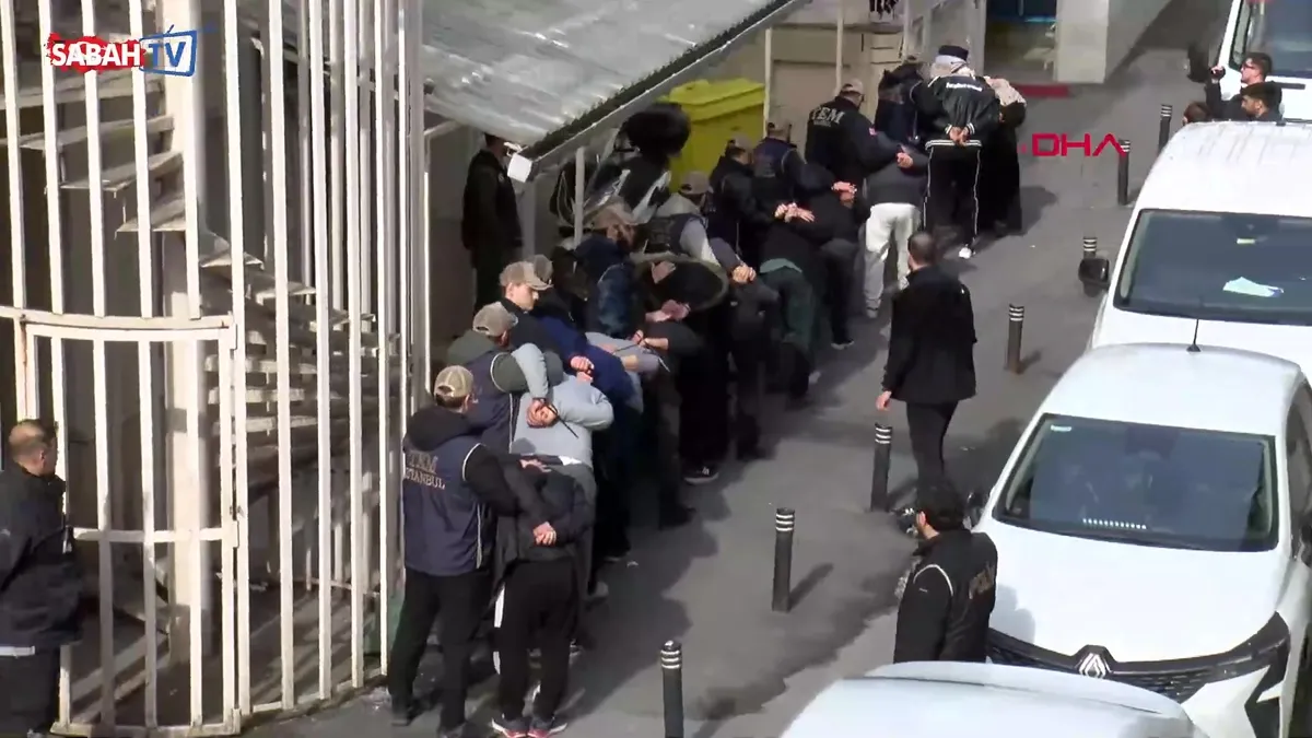 İsrail Konsolosluğu önündeki saldırı soruşturması; şüpheliler adliyeye sevk edildi | Video videosunu izle İsrail Konsolosluğu önündeki saldırı soruşturması; şüpheliler adliyeye sevk edildi | Video videosunu izle