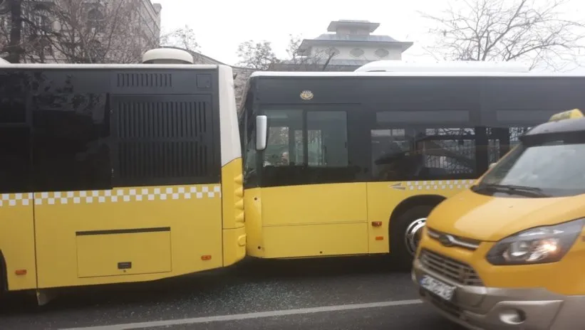 Üsküdar’da İETT otobüsleri çarpıştı!