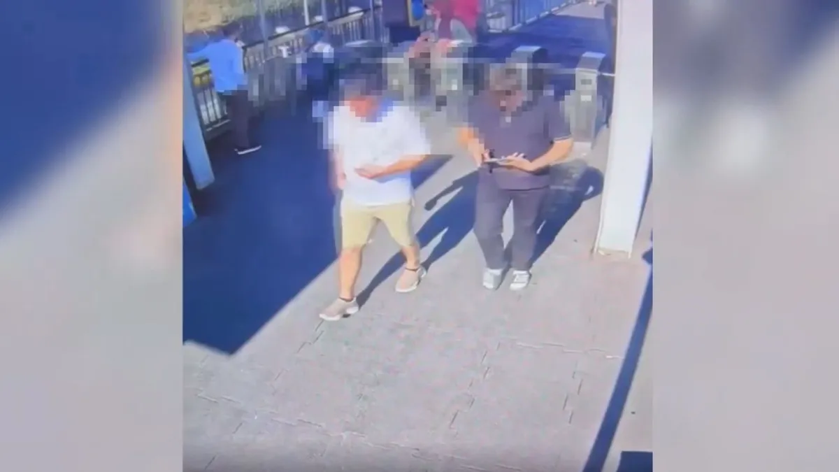Metrobüste yan bakma kavgası cinayetle bitmişti! O anların görüntüsü ortaya çıktı! İşte Ferdi Aras’ın son anları Metrobüste yan bakma kavgası cinayetle bitmişti! O anların görüntüsü ortaya çıktı! İşte Ferdi Aras’ın son anları