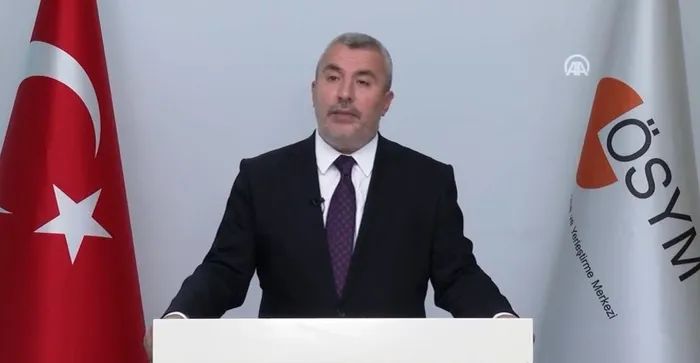 son-dakika-haberi-osym-baskani-ersoy-acikladi-31-temmuzdaki-kpss-oturumlari-iptal-edildi-1659607076944.jpg SON DAKİKA: KPSS iptal edildi! ÖSYM Başkanı Bayram Ali Ersoy açıkladı: Yeni KPSS takvimi ne zaman?