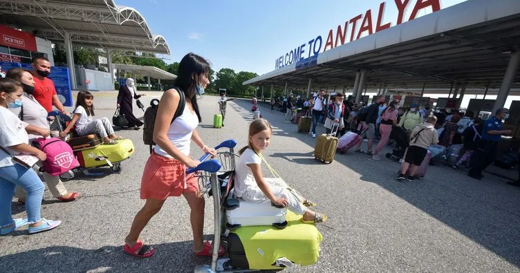 Antalya’ya gelen turist sayısı 4 milyonu aştı, 15 günde 1 milyon kişi geldi