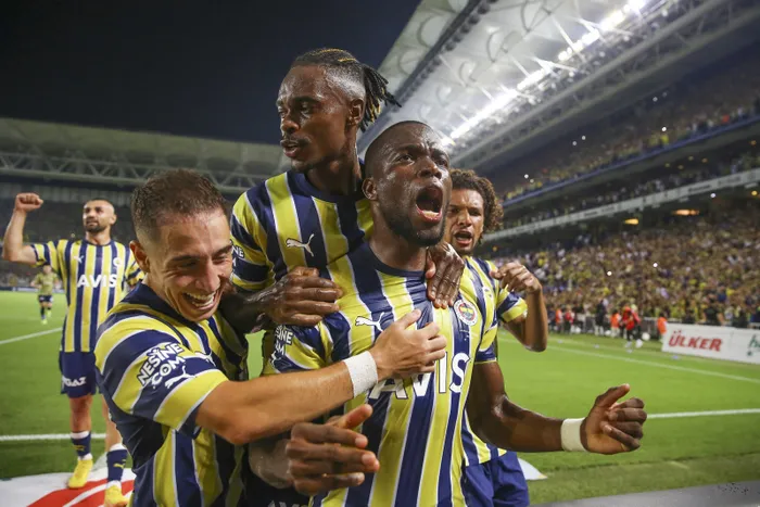 fenerbahcede-enner-valencia-jorge-jesusun-kanatlari-altinda-1661330476527.jpg