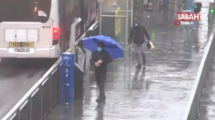 İstanbul’da soğuk ve yağışlı hava sabah saatlerinde etkili olmaya başladı | Video