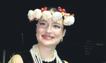 Hayranı sahneye atladı