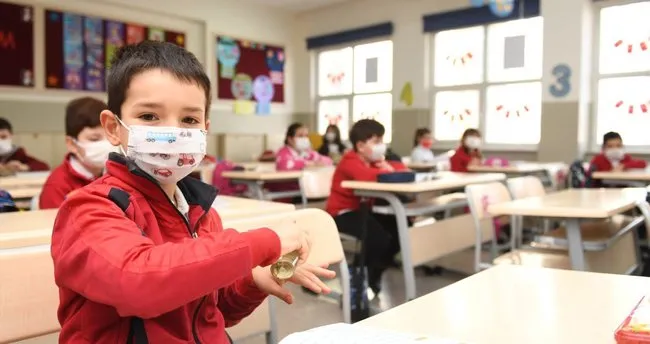 SON DAKİKA | Bakan Özer "İlk kez" diyerek duyurdu! MEB'den flaş yaz okulu kararı - Son Dakika Haberler