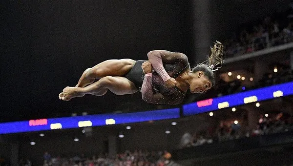 Simone Biles tarihe geçti