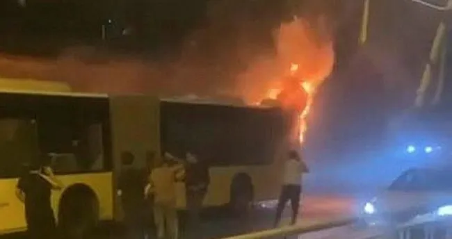 Küçükçekmece’de İETT otobüsü alev alev yandı Küçükçekmece’de İETT otobüsü alev alev yandı