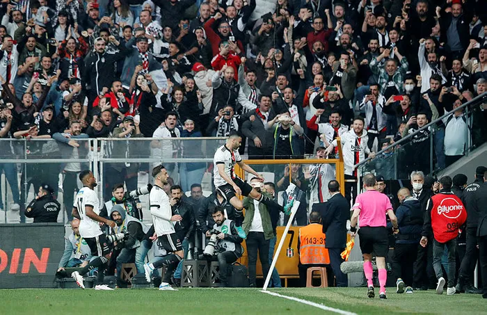 son-dakika-haberleri-besiktas-fenerbahce-derbisi-icin-flas-seyirci-karari-1664282553444.jpg