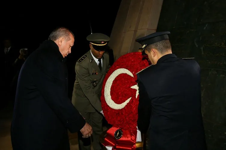 Cumhurbaşkanı Erdoğan Tunus’ta Şehitler Anıtına çelenk bıraktı