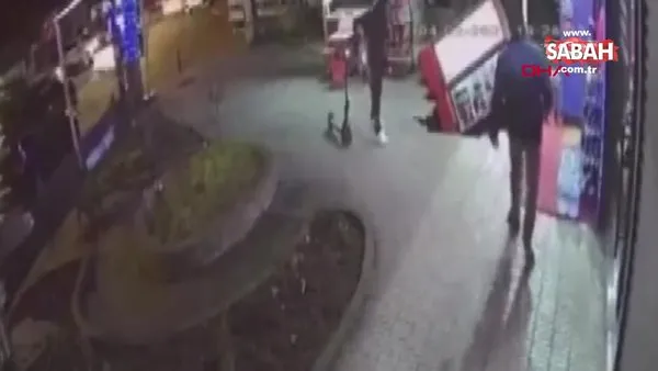 Kadıköy'de iş yeri sahibi çökme ile birlikte 5 metrelik çukura işte böyle düştü | Video