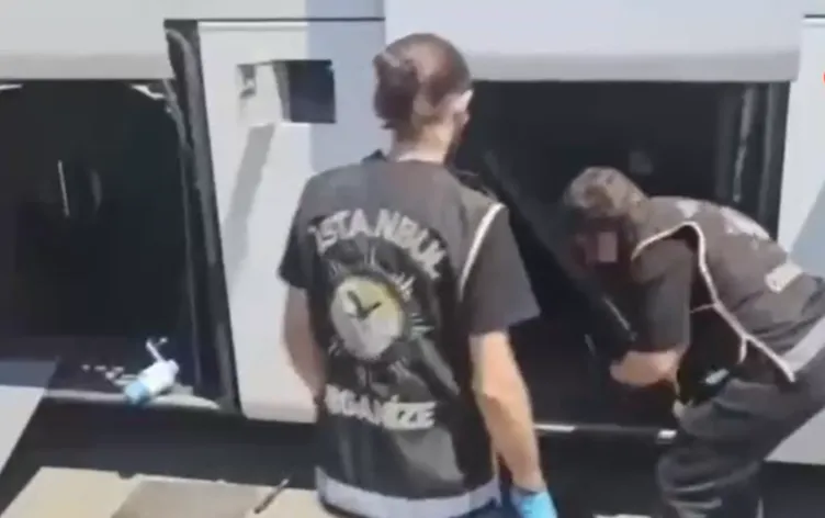 İstanbul Tuzla’da durduruldu: Otobüsten cephanelik çıktı! Şoke eden görüntüler...