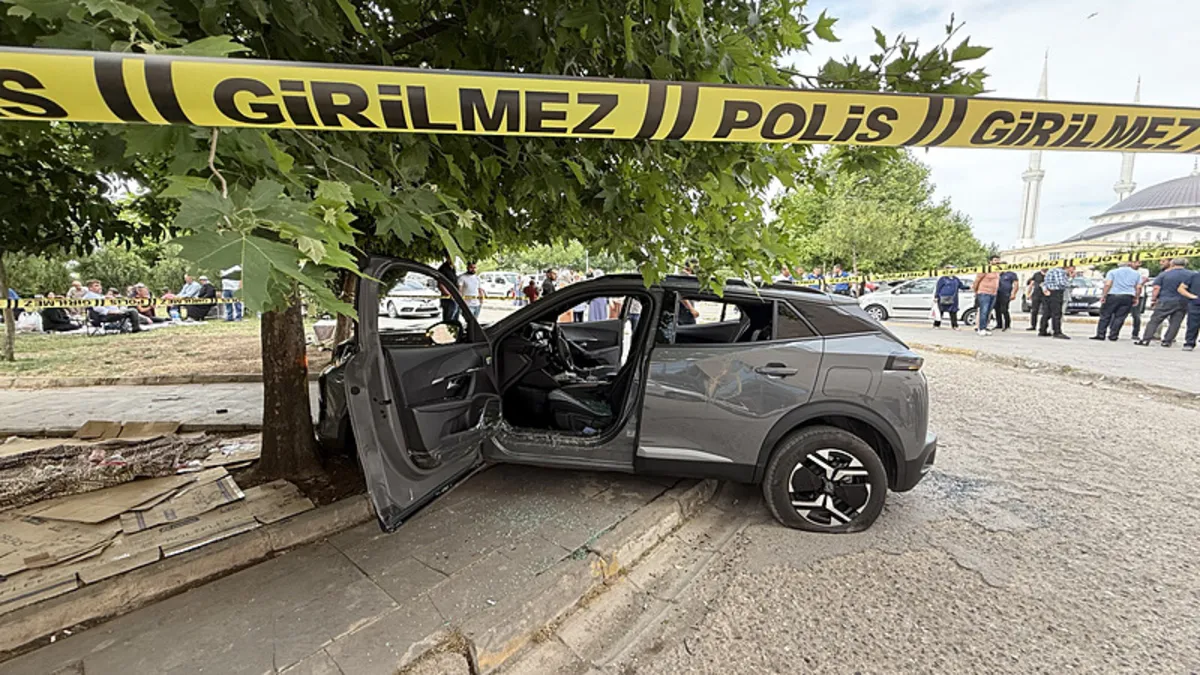 Diyarbakır'da hastane bahçesinde feci olay: Cipin çarptığı kadın yaşamını yitirdi! Diyarbakır'da hastane bahçesinde feci olay: Cipin çarptığı kadın yaşamını yitirdi!