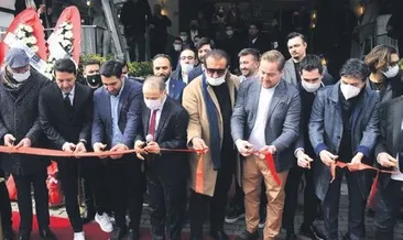 Sosyete açılışta buluştu