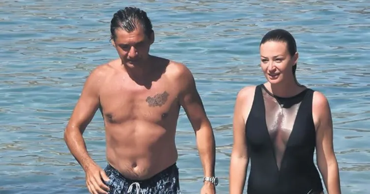 Aşkını kalbine kazıdı