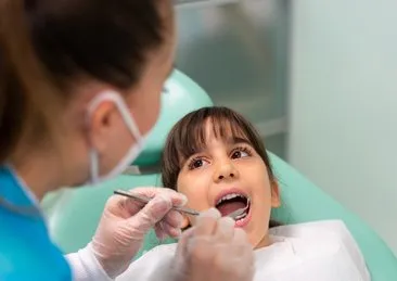 Diş hekimi kabusu olmasın! DSÖ uyarıyor: Çocukların ilk diş hekimine götürülmesi gereken ay...