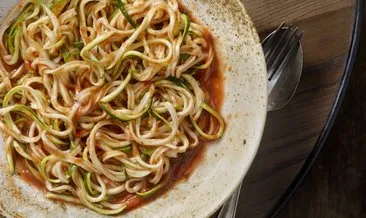Bu bildiklerinizden çok farklı: Kabak spagetti tarifi