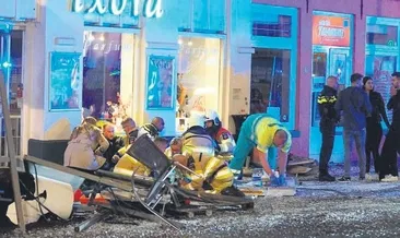 İnsanların arasına daldı