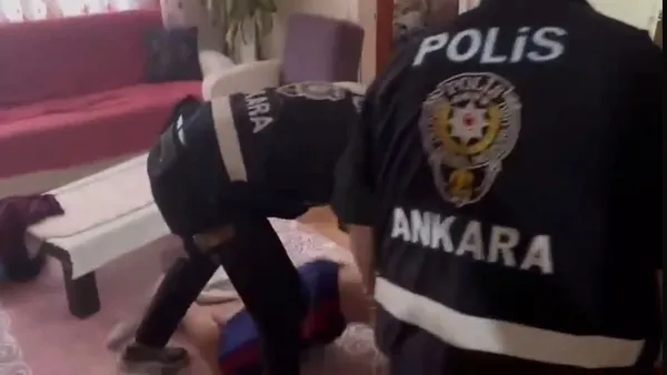 ankarada-silahli-hesaplasmaya-operasyon-3-tabanca-ve-2-bin-uyusturucu-hap-ele-gecirildi-1789287442259.jpg