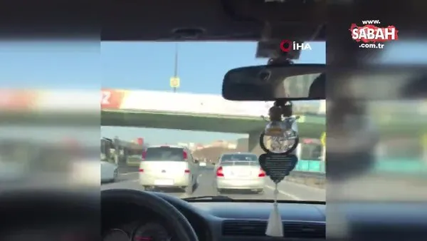 İstanbul'da trafiği birbirine katan iki inatçı sürücünün şaşkına çeviren hareketleri kamerada!