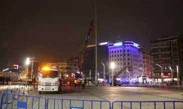 Taksim’de atıl durumdaki aydınlatma direkleri kaldırıldı