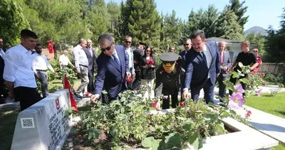 Amasya’da şehitler mezarı başında anıldı #amasya