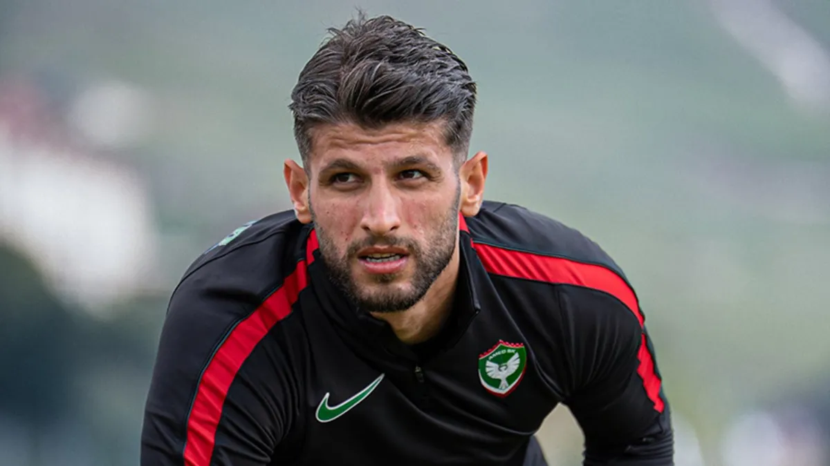 Amedspor futbolcuları antrenman sahasında çalışırken