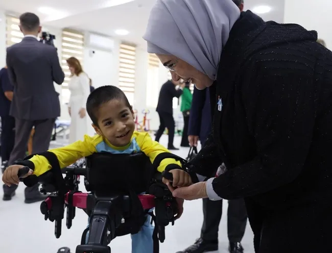 Emine Erdoğan, Özbekistan'da rehabilitasyon merkezi ve eğitim kurumu açılışına katıldı