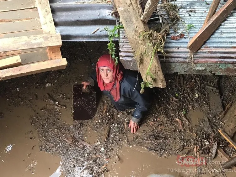 Araklı’da sel oldu: evler yıkıldı. En az 6 ölü, 4 kayıp var