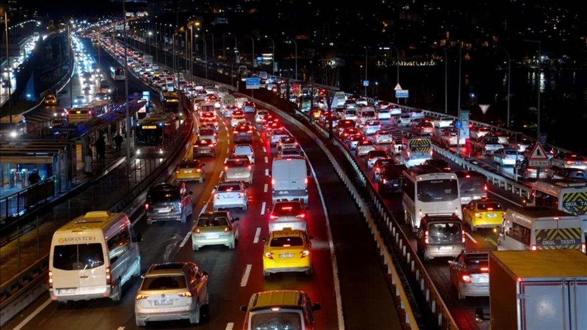 Trafikte yeni bir döneme giriliyor: 36 maddelik trafik yasası Meclis’te! Trafikte yeni bir döneme giriliyor: 36 maddelik trafik yasası Meclis’te!