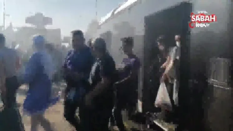 Kadıköy'de metrobüste çıkan yangın panik oluşturdu | Video