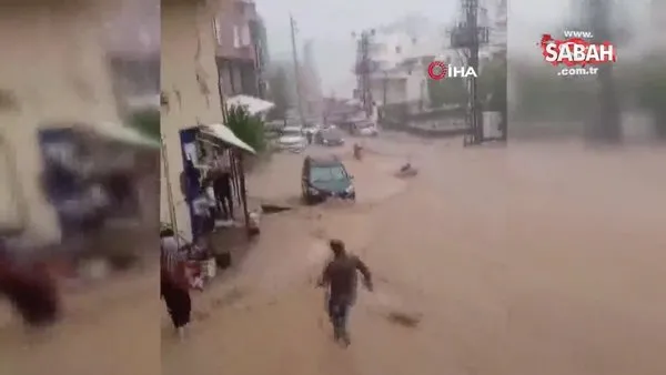 Cizre'de korku dolu anlar! Suya kapılan kadın ve çocuğu vatandaşlar kurtardı | Video