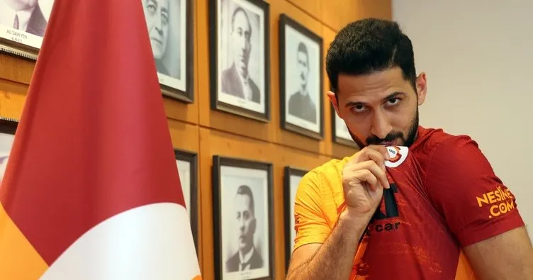 Son dakika: Galatasaray’da Emre Akbaba gerçeği! ’Feda’ dedi, imzayı attı