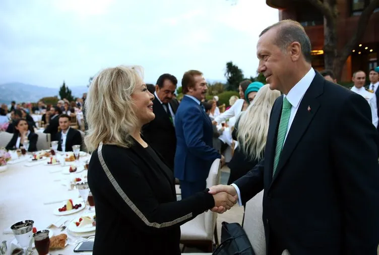 Cumhurbaşkanı Erdoğan sanatçı ve sporcuları ağırladı