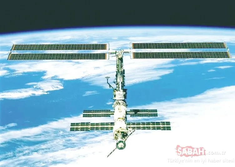 ISS’ye uzay enkazı çarptı! 35 cm çapında delik açıldı!