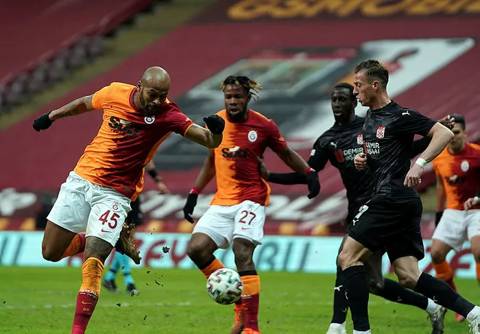 son-dakika-fatih-terimden-mac-sonu-hakem-elestirisi-o-pozisyon-bariz-kirmizi-kart-1615142817373.jpg
