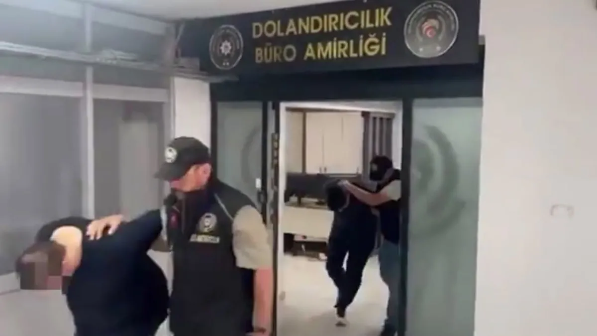 Emniyet güçlerinin nitelikli dolandırıcılık operasyonu sırasında çekilmiş temsili fotoğrafı.