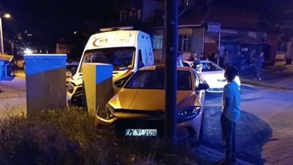 Kırıkkale'de ambulans ile taksi kaza yaptı 4 kişi yaralandı