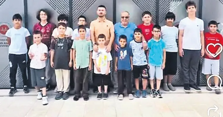 Kuran kurslarında mezuniyet sevinci