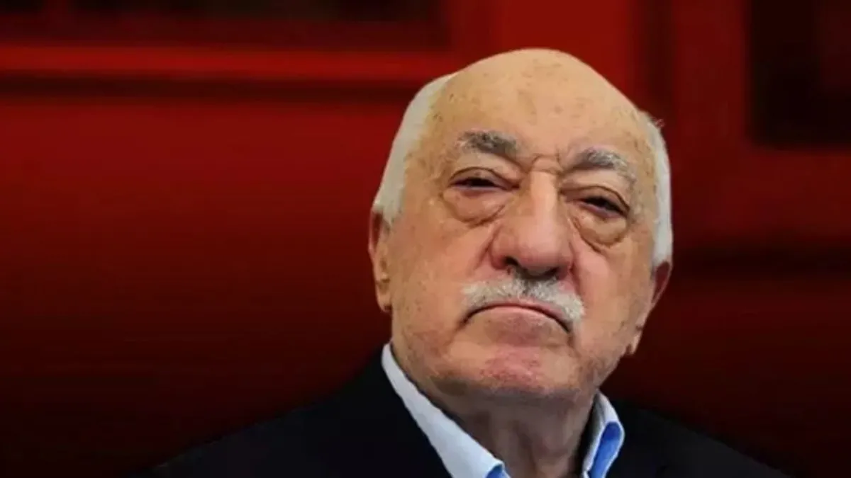 Firari FETÖ'cü abartının dozunu kaçırınca dalga konusu oldu! Yaşarken yürüyemeyen terörist Fetullah Gülen ayakta ölmüş...